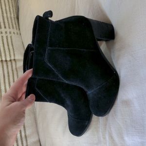 NWT Tom's heeled suede boots
